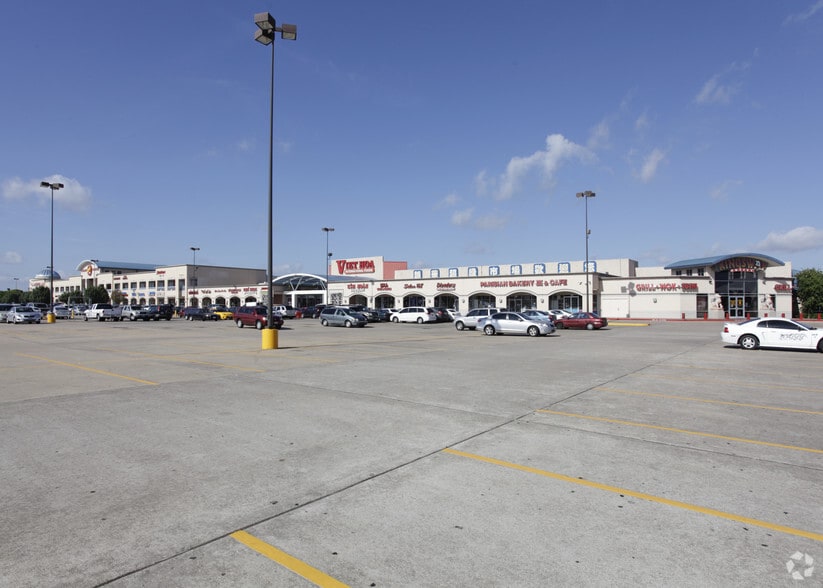 8300 W Sam Houston Pky S, Houston, TX for lease - Building Photo - Image 2 of 3