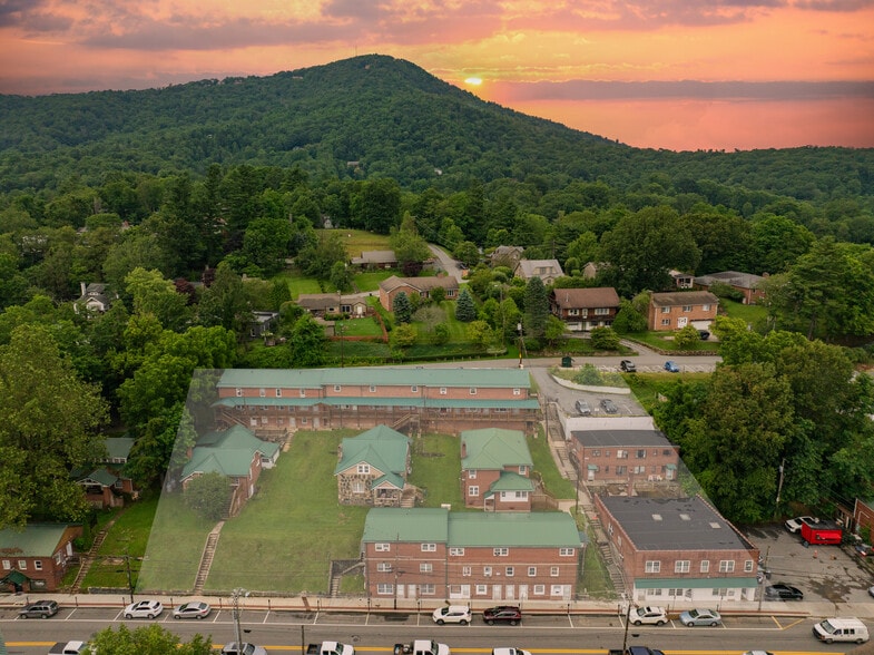 271 Wallace Cir, Boone, NC for sale - Primary Photo - Image 1 of 41