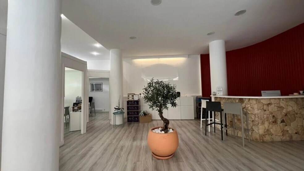 Office in Nice for lease - Interior Photo - Image 3 of 11