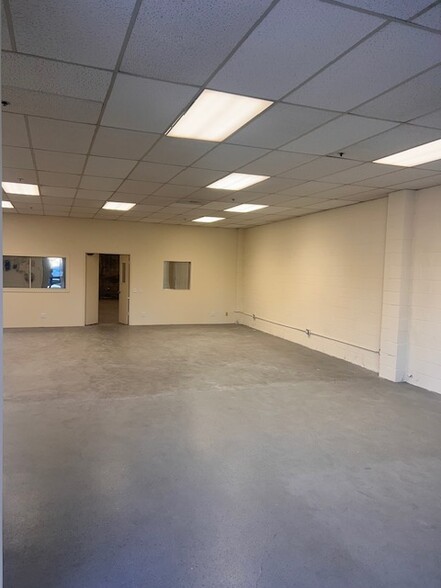 80 W Easy St, Simi Valley, CA for lease - Interior Photo - Image 3 of 3