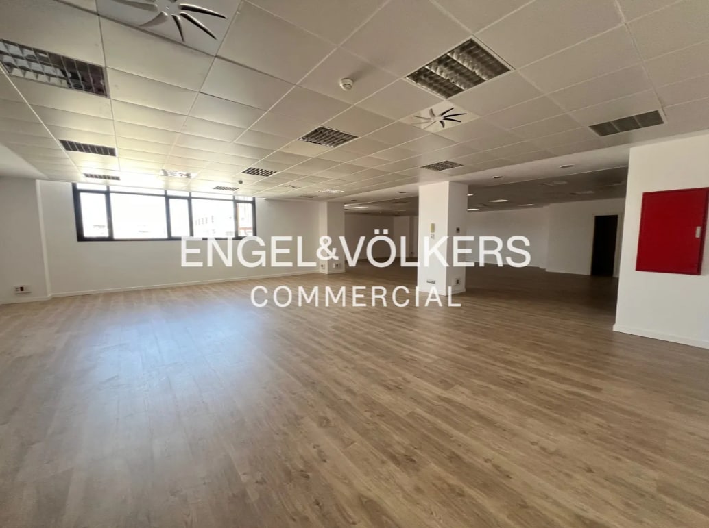 Office in Esplugues de Llobregat, Barcelona for lease Interior Photo- Image 1 of 16