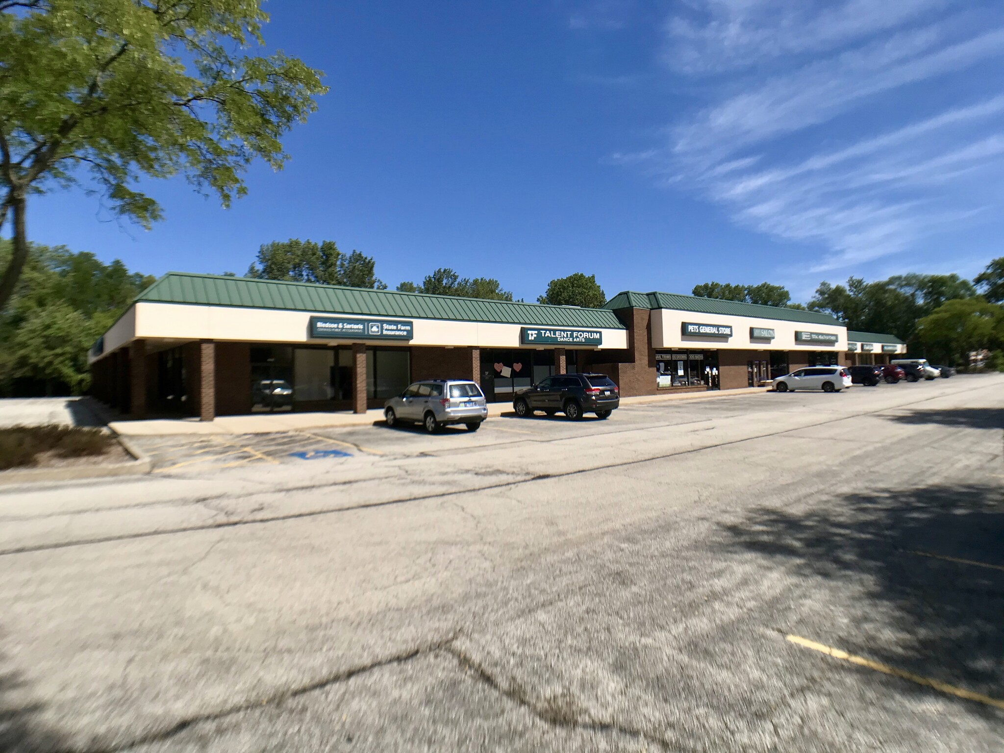 394-454 Peterson Rd, Libertyville, IL for lease Building Photo- Image 1 of 4