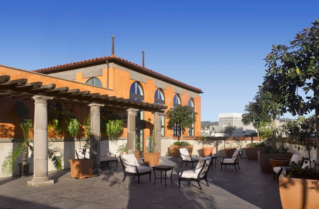 10850 Lindbrook Dr, Los Angeles, CA for lease Building Photo- Image 1 of 4