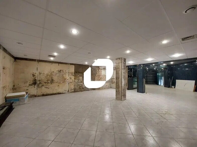 Retail in Nîmes for lease - Interior Photo - Image 2 of 11