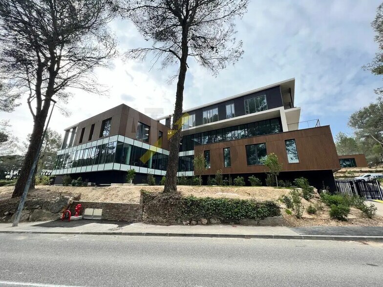 Office in Valbonne for lease - Building Photo - Image 1 of 6