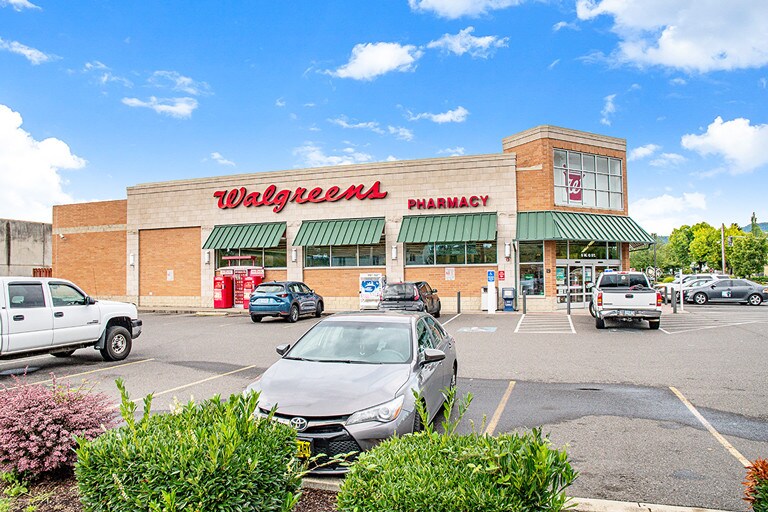6 W Q St, Springfield, OR for sale - Building Photo - Image 1 of 1