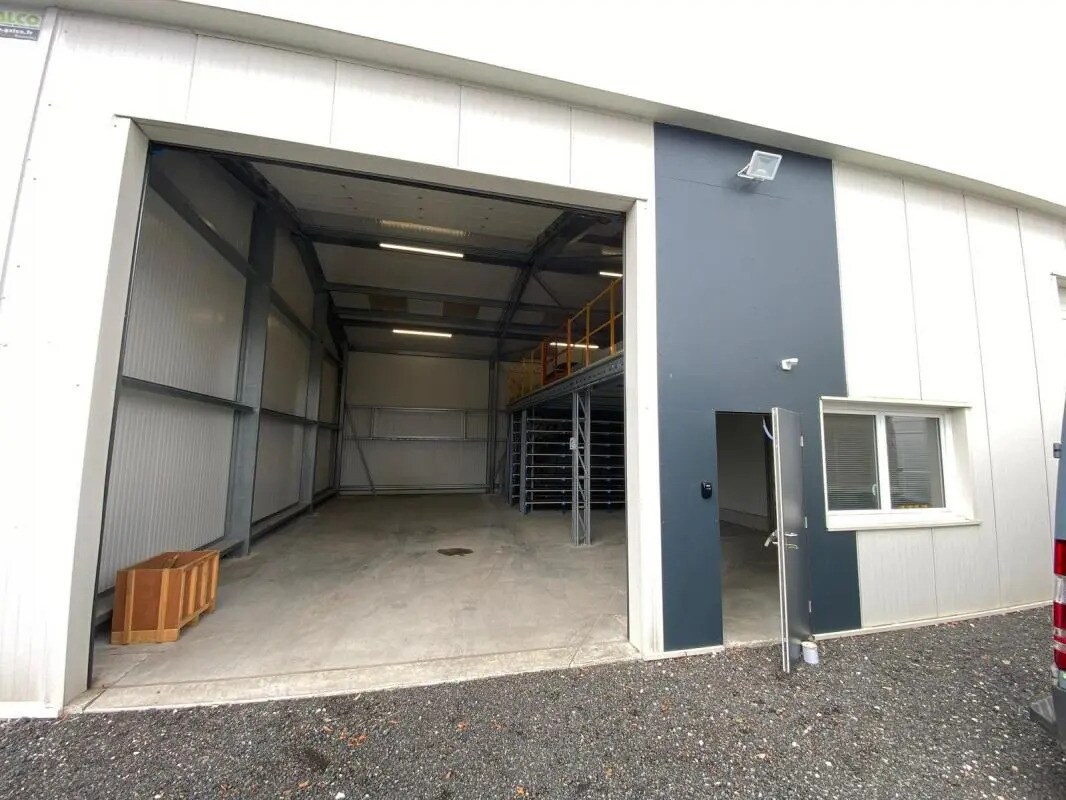 Industrial in Les Villages Vovéens for lease Building Photo- Image 1 of 12