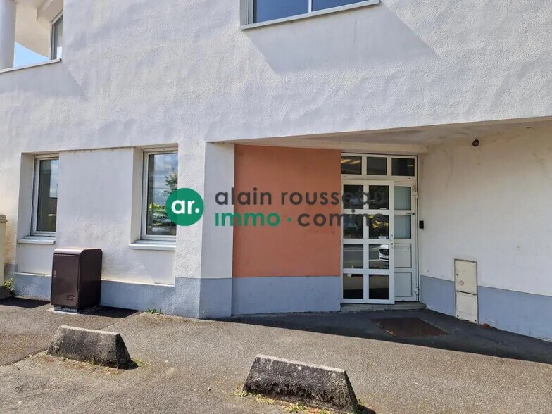 Retail in Cholet for sale - Building Photo - Image 1 of 8