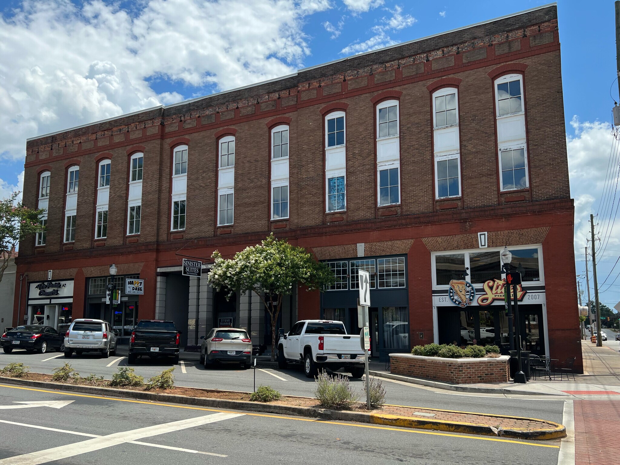 132 W Solomon St, Griffin, GA 30223