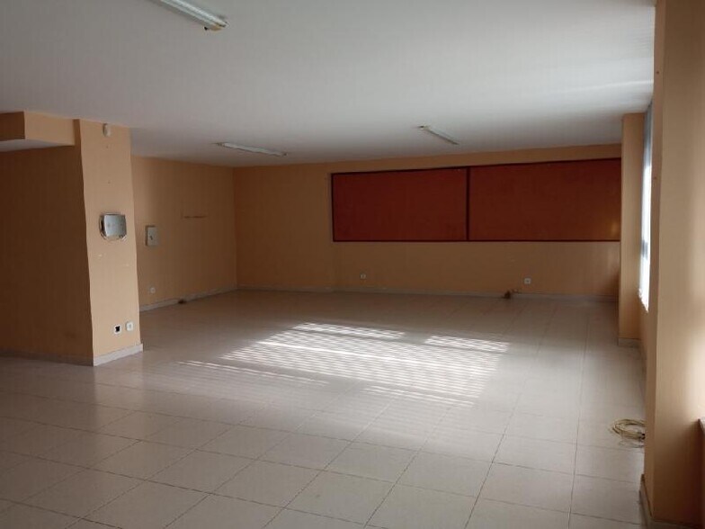 Retail in Camargo for sale - Building Photo - Image 2 of 19