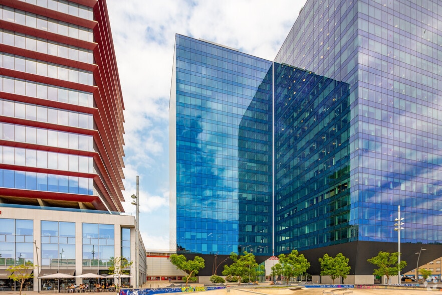 Coworking Space in Barcelona, Barcelona for lease - Building Photo - Image 2 of 3