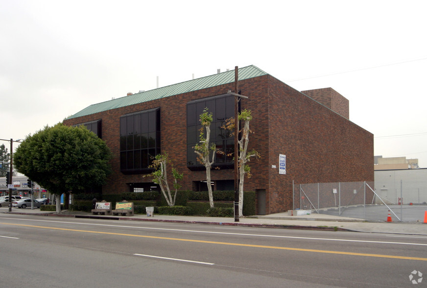 2990 S Sepulveda Blvd, Los Angeles, CA for lease - Building Photo - Image 2 of 5