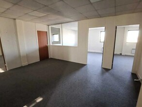 Office in Viry-Châtillon for lease Interior Photo- Image 2 of 4