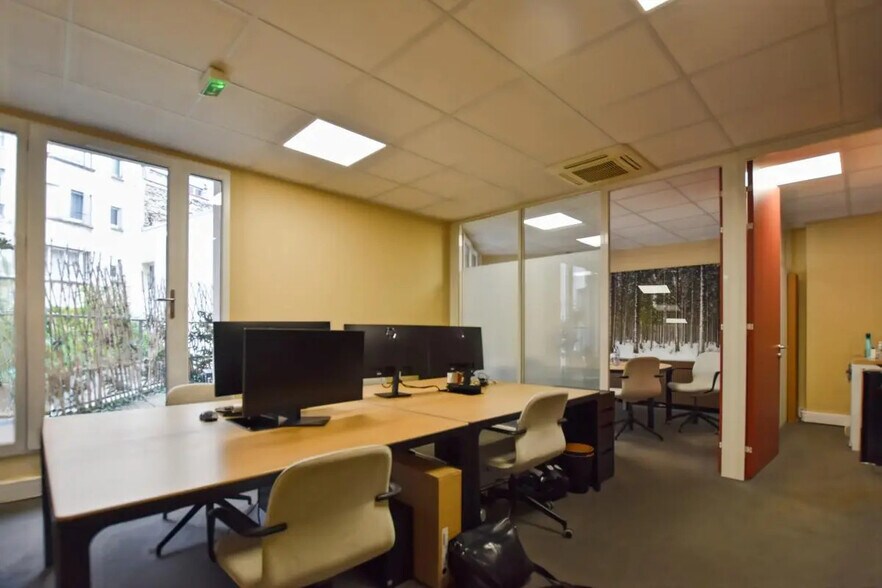 Office in Paris for lease - Building Photo - Image 3 of 5