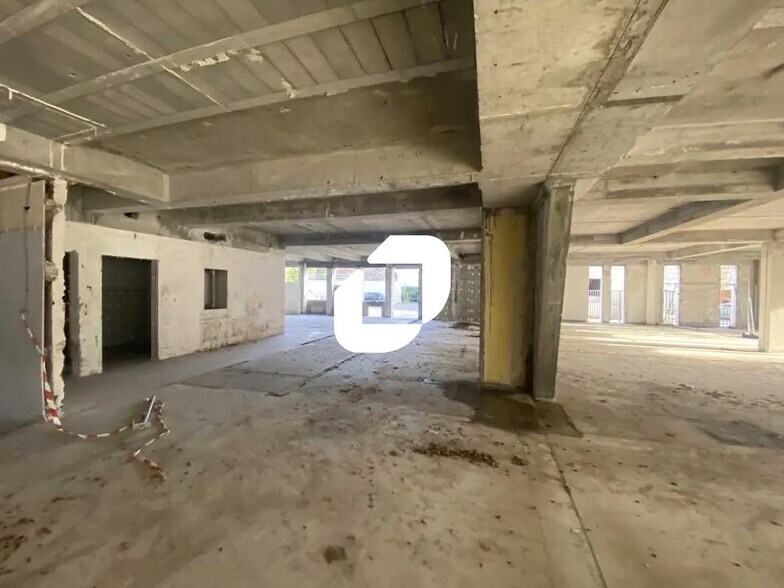 Retail in Bordeaux for lease - Interior Photo - Image 3 of 8