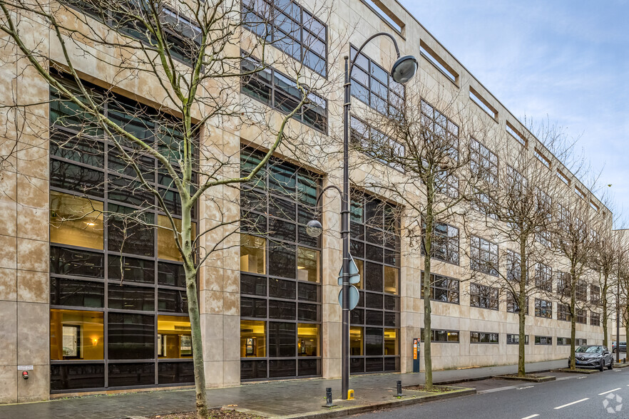 4-8 Rue Auguste Perret, Rueil-Malmaison for lease - Building Photo - Image 2 of 4
