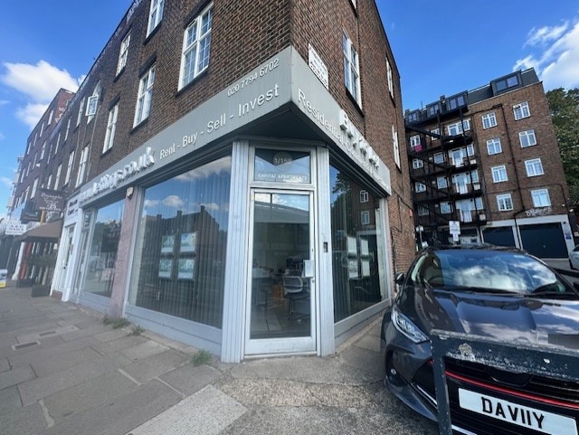 158 Finchley Rd, London for lease - Primary Photo - Image 1 of 1