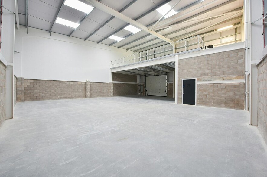 Longstone Rd, Manchester for lease - Interior Photo - Image 2 of 3