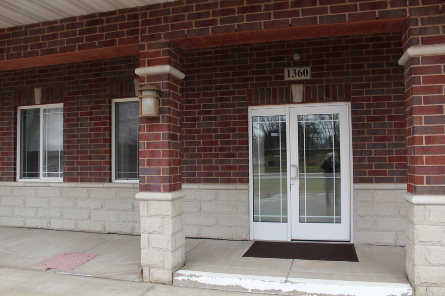 1360 E Division St, Diamond, IL for lease - Building Photo - Image 3 of 26