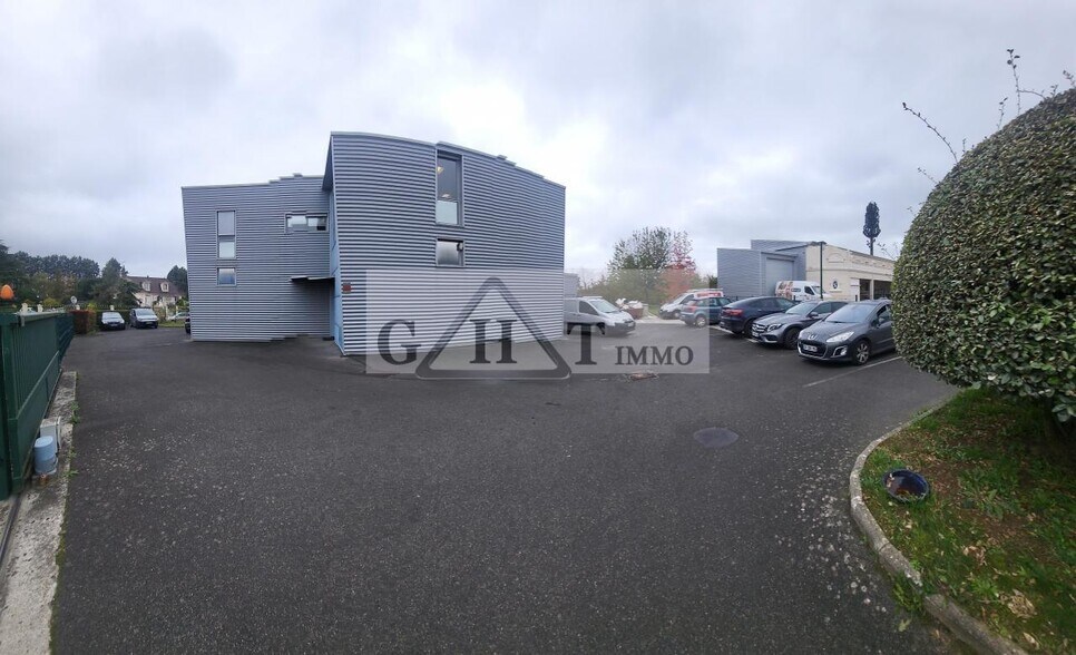 Industrial in Mandres-les-Roses for lease - Building Photo - Image 3 of 15