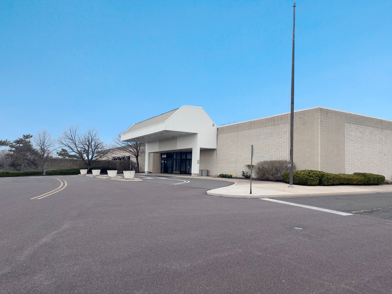 600 Montgomery Mall, North Wales, PA for lease - Building Photo - Image 1 of 5