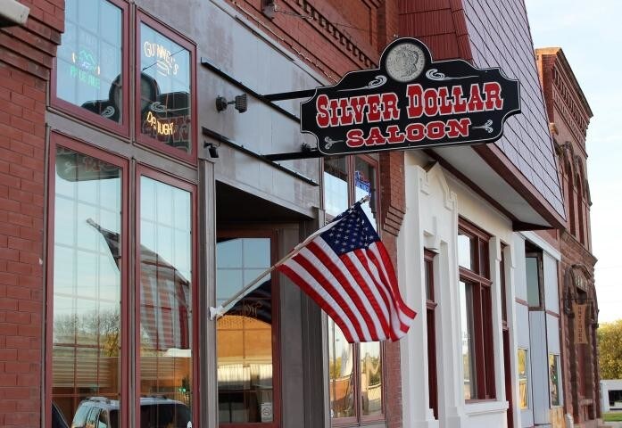 135 N 3rd St, Laurens, IA for sale - Primary Photo - Image 1 of 1