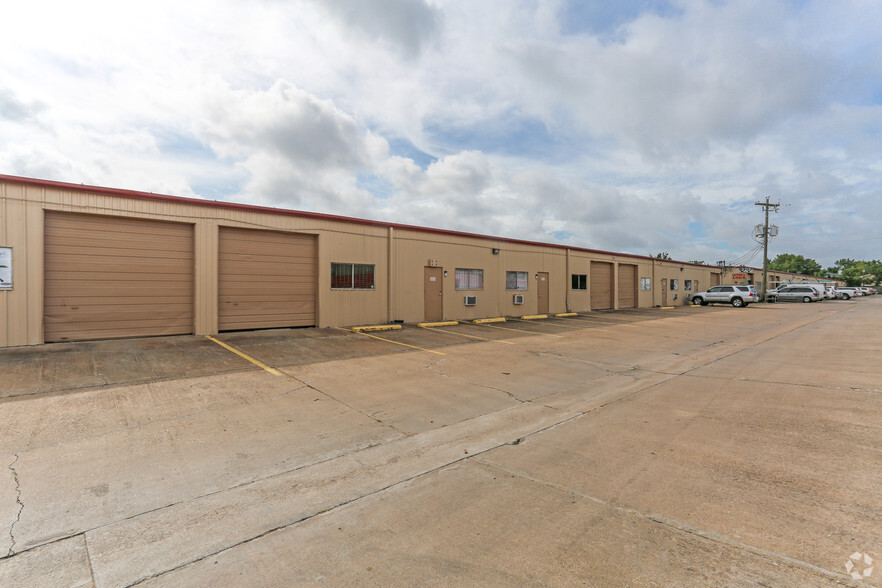 9301-9307 Harwin Dr, Houston, TX for lease - Building Photo - Image 2 of 5