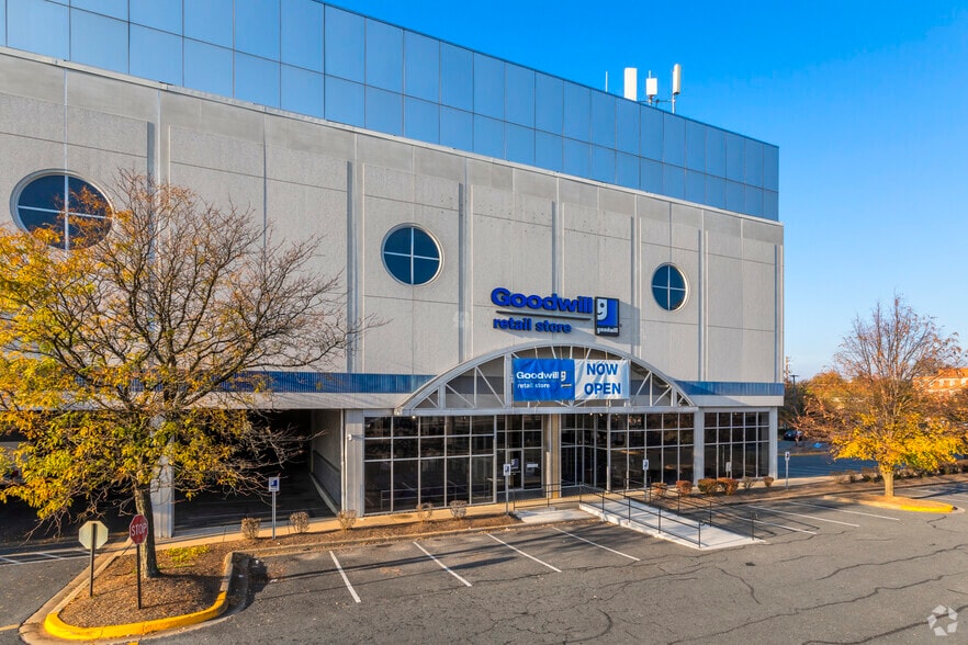 725 Rockville Pike, Rockville, MD for lease - Building Photo - Image 3 of 6
