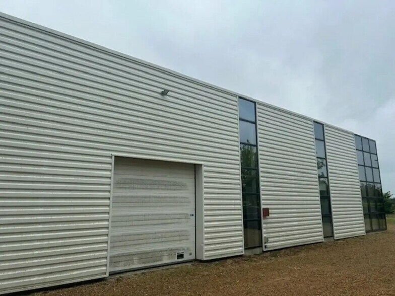 Flex in Sorigny for lease - Building Photo - Image 2 of 10