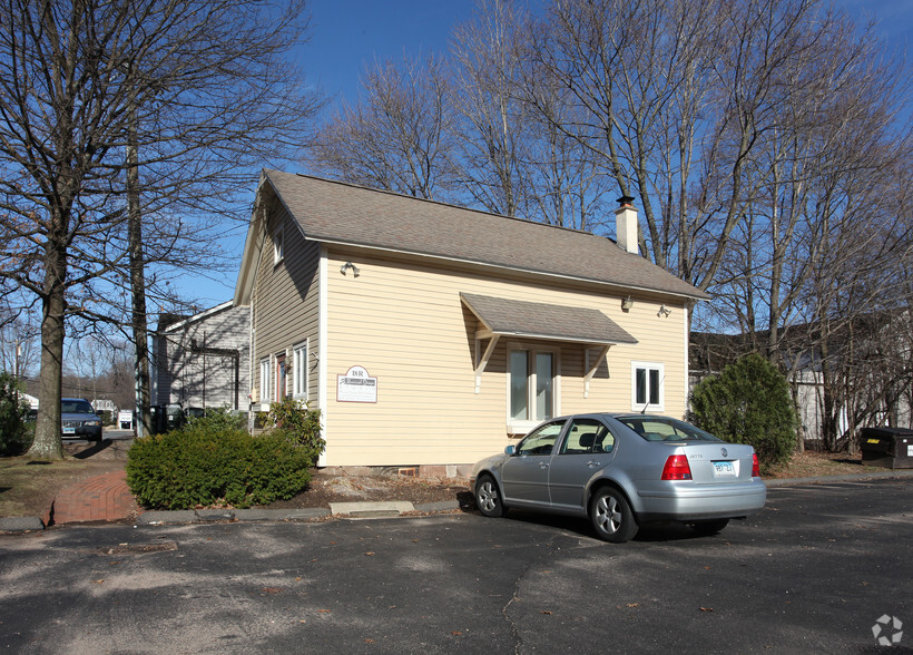 18 Hartford Ave, Granby, CT for sale - Primary Photo - Image 1 of 1