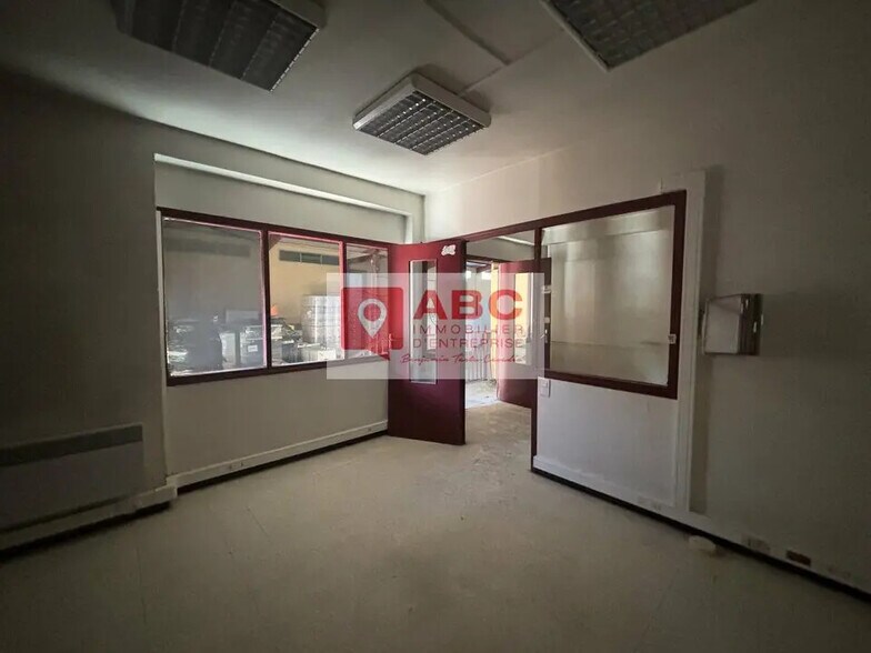 Flex in Perpignan for lease - Building Photo - Image 2 of 7