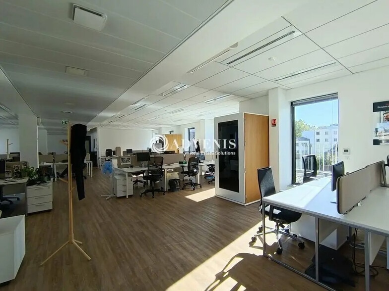 Office in Lille for lease - Building Photo - Image 2 of 11