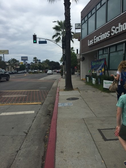 17060-17070 Ventura Blvd, Encino, CA for lease - Building Photo - Image 3 of 3