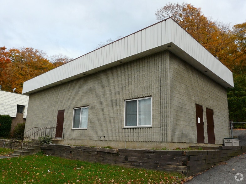 390 E Main St, Jefferson Valley, NY 10535