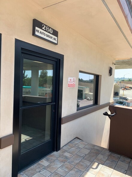 21450 Golden Springs Dr, Walnut, CA for lease - Building Photo - Image 3 of 7