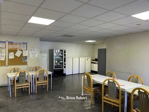 Flex in Lyon for lease Interior Photo- Image 2 of 5