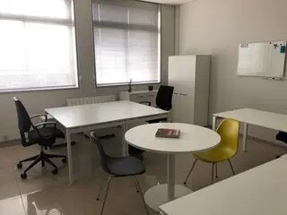 Vente Bureaux 180 m² - Photo 1