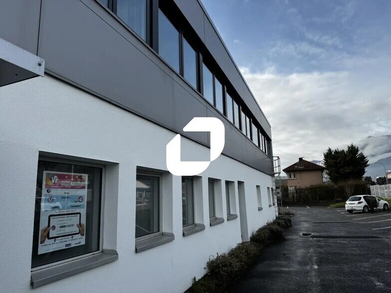 Office in Échirolles for lease - Building Photo - Image 1 of 11