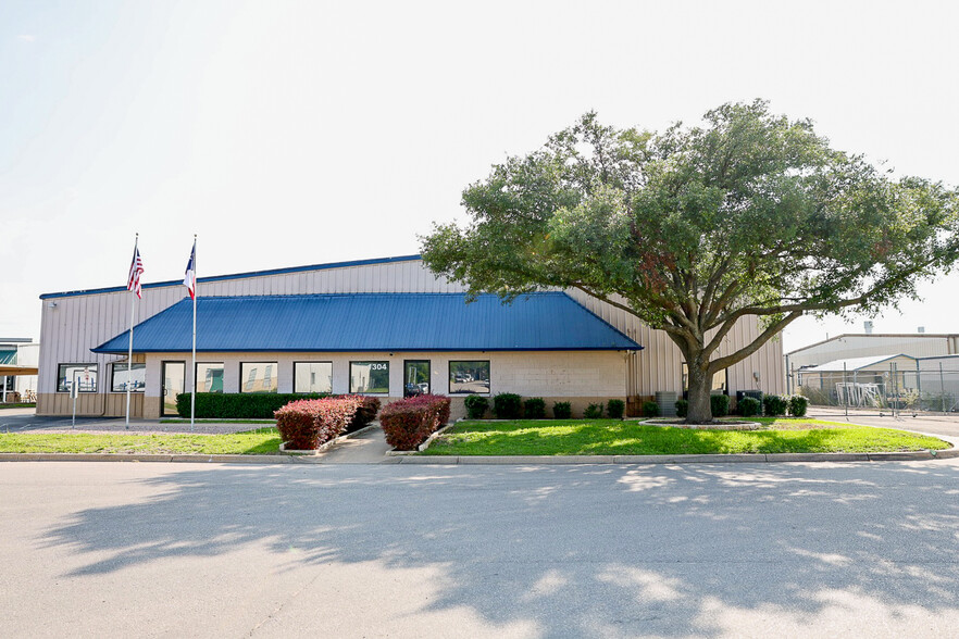 1304 W Industrial Blvd, Round Rock, TX for lease - Building Photo - Image 1 of 14