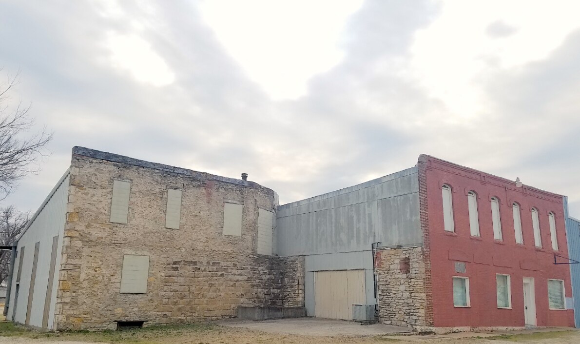 242 E 5th Ave, Garnett, KS for sale Primary Photo- Image 1 of 1