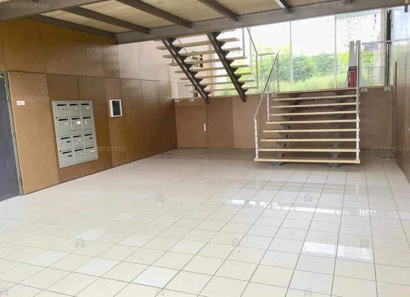 Office in Amiens for sale - Lobby - Image 3 of 5