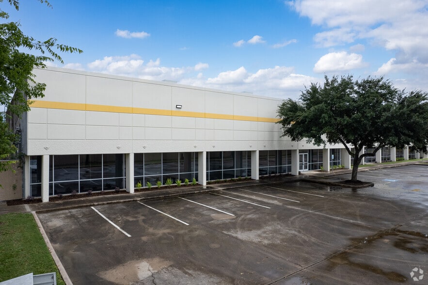 15740 Park Row, Houston, TX for lease - Building Photo - Image 3 of 22