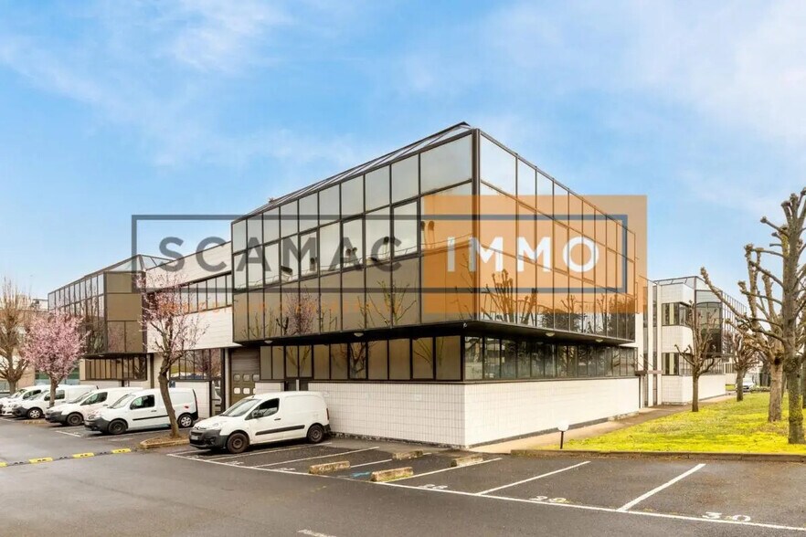 Industrial in Nanterre for lease - Building Photo - Image 2 of 21