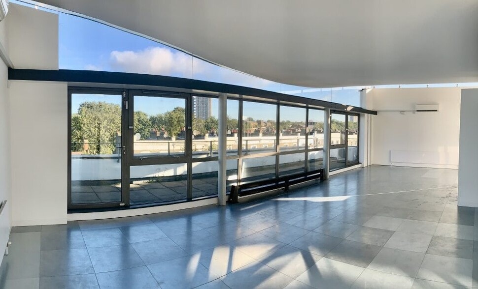 87 Lancaster Rd, London for lease - Interior Photo - Image 3 of 7