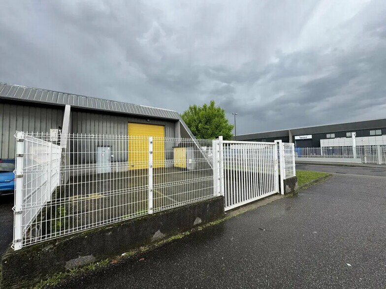 Flex in Vaulx-en-Velin for lease - Building Photo - Image 2 of 5