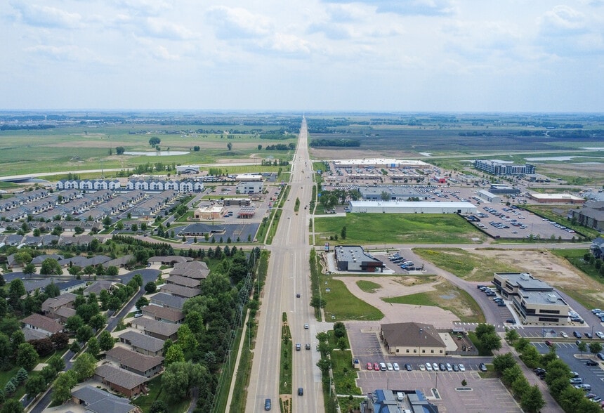 7204 S Lyncrest Pl, Sioux Falls, SD for lease - Building Photo - Image 3 of 4