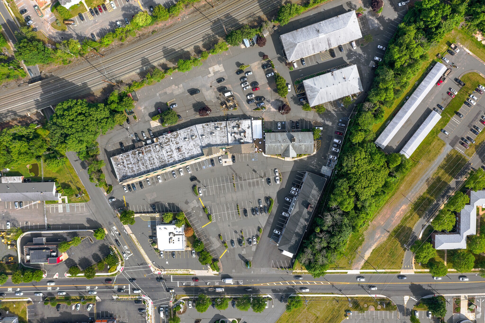 1 Lincoln Hwy, Edison, NJ 08820 - Colonial Village Shopping Center and