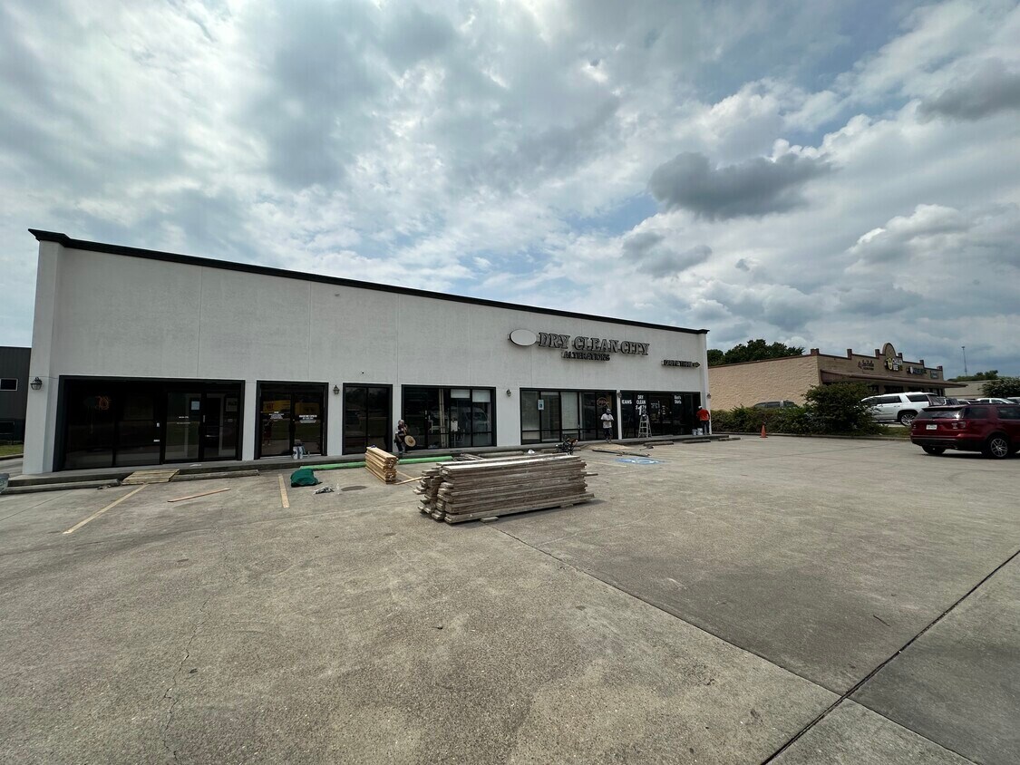 18413 Highway 105 W, Montgomery, TX for sale Building Photo- Image 1 of 1