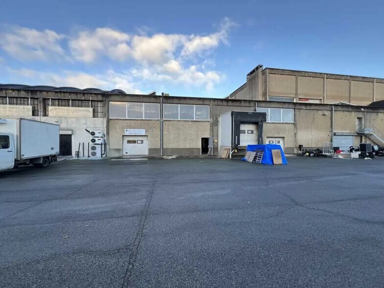 160 Avenue Paul Vaillant Couturier, La Courneuve for lease - Building Photo - Image 3 of 35