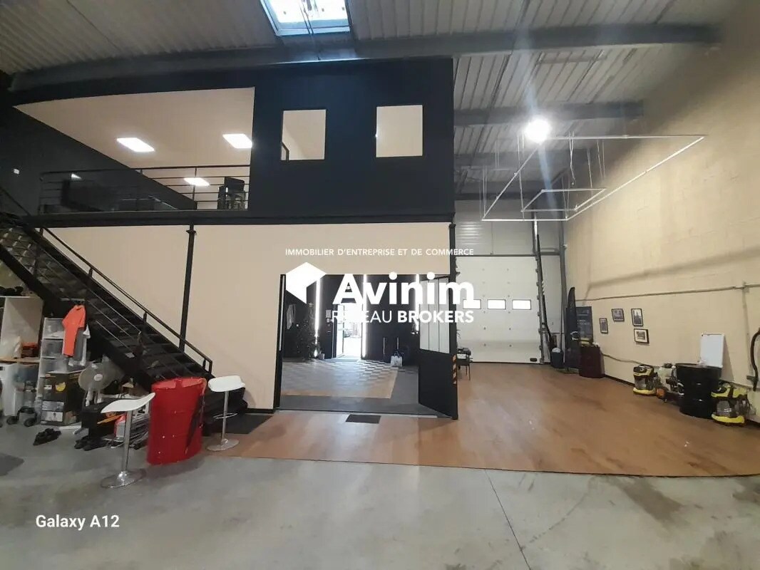 Flex in Saint-Jean-de-la-Ruelle for lease Building Photo- Image 1 of 8